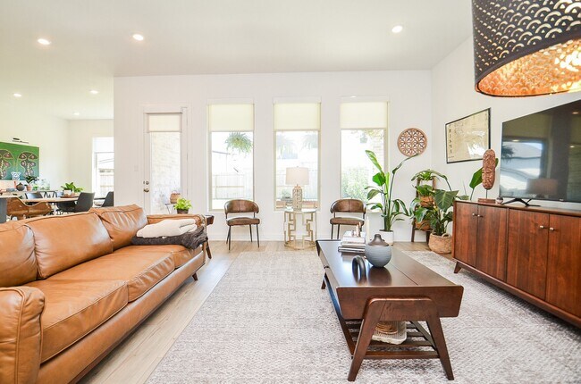 Building Photo - 4827 Avon Ridge Way