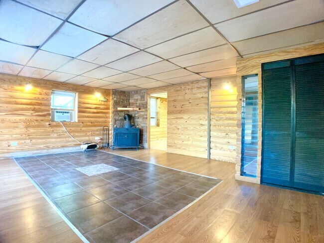 Building Photo - 3401 Oak Lawn Dr
