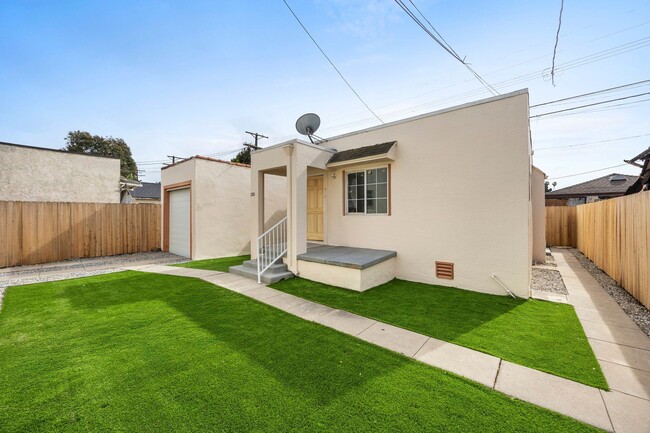 Building Photo - 1510 W 52nd St