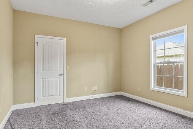 Building Photo - Fields Crossing Home Available Now