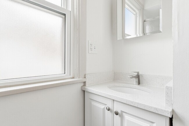 Building Photo - 2 West St