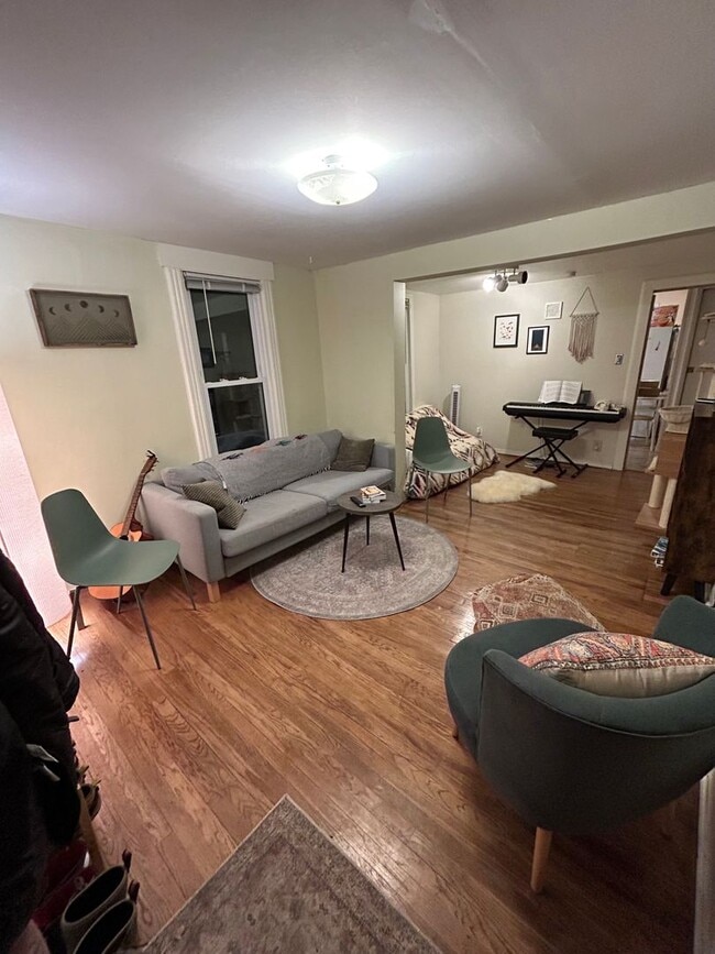 Building Photo - 536 Detroit St