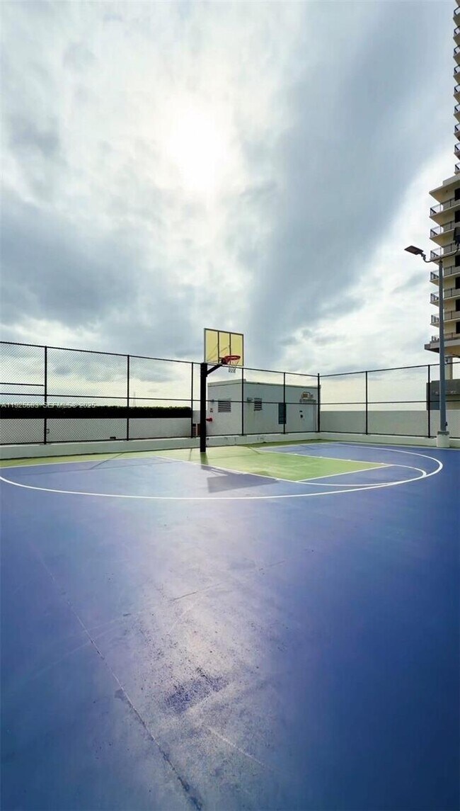 Building Photo - 16385 Biscayne Blvd