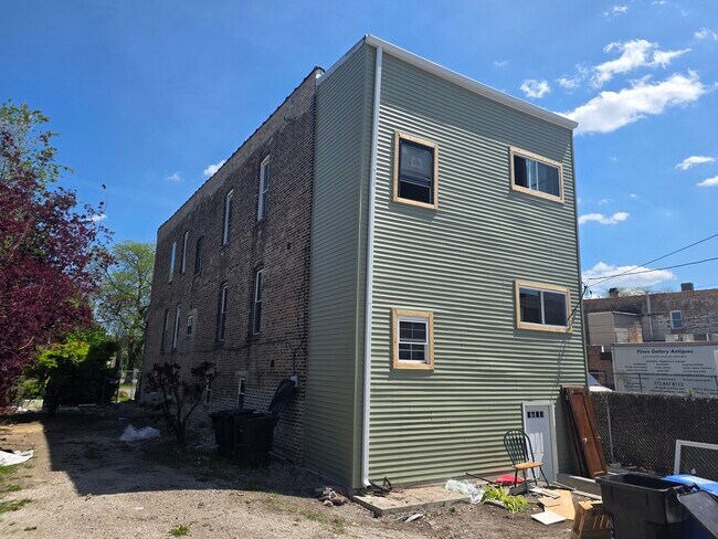 Building Photo - 3444 S Western Ave