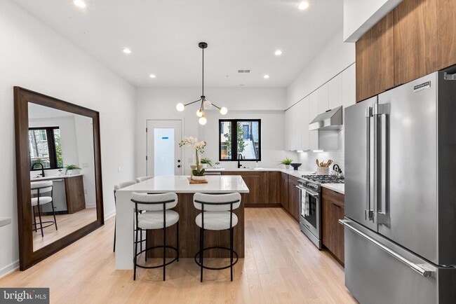 Building Photo - 261 Delmar St