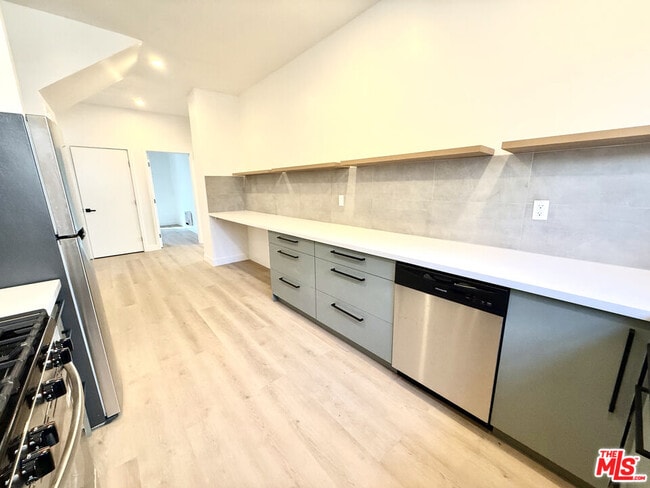 Building Photo - 1246 N Formosa Ave