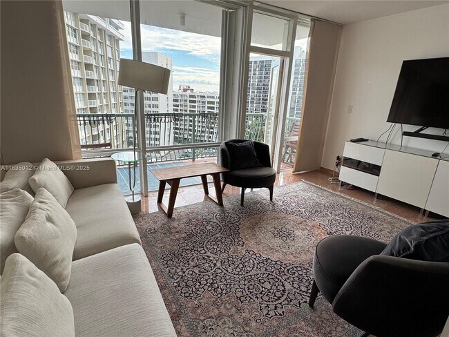 Building Photo - 1408 Brickell Bay Dr