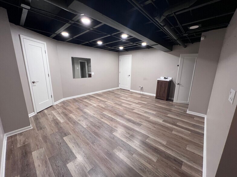 Building Photo - 2024 Grayhawk Dr