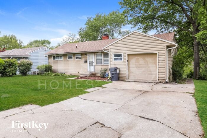 Building Photo - 1302 SW Peggy Cir