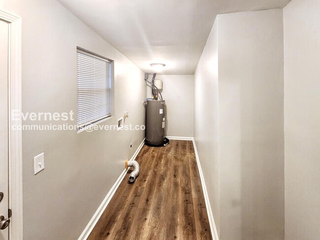 Building Photo - 3024 Pasadena Dr