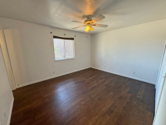 Building Photo - Move-In Special! FREE 50" TV for Qualified Tenants! Short term lease only
