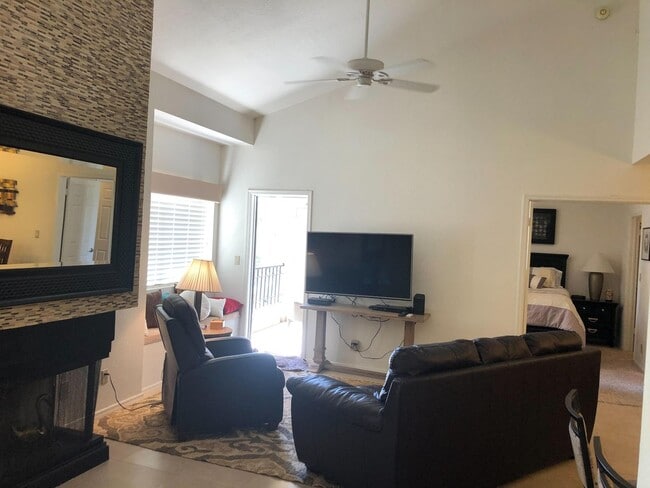 Building Photo - Two bedroom condo