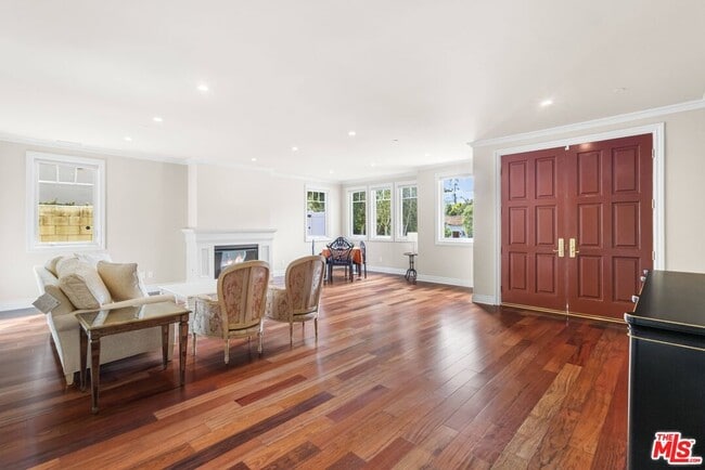 Building Photo - 209 25th St