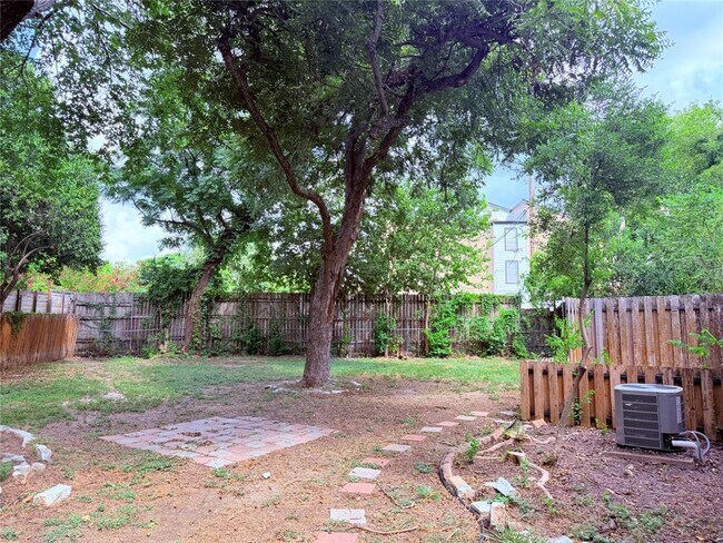 Building Photo - 5915 Sunshine Dr