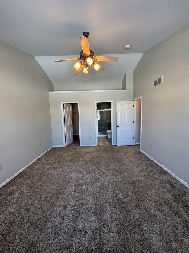 Building Photo - 8811 Woodridge Dr