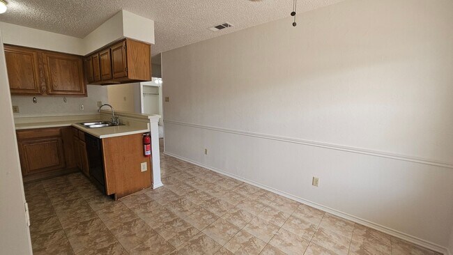 Building Photo - 544 E Windsor Dr