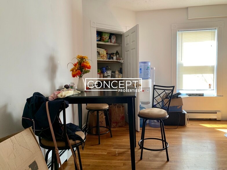 Building Photo - 64 Murdock St