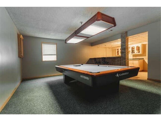 Building Photo - 17583 Foxboro Ln