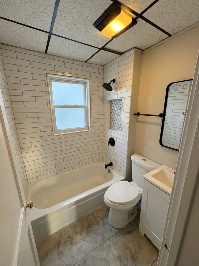 Building Photo - 929 Worden Rd