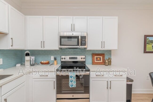 Building Photo - 111 Railroad Ave