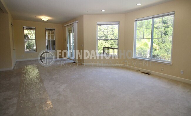 Building Photo - Architecturally Stunning Custom Estate wit...
