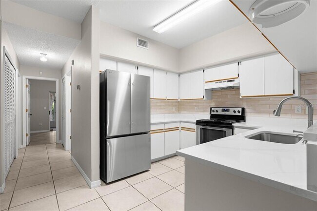 Building Photo - 248 St Ives Dr