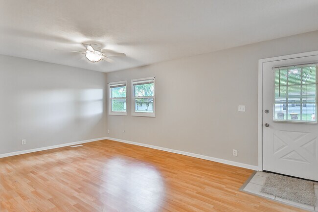 spacious living room - 7811 Randy Rd