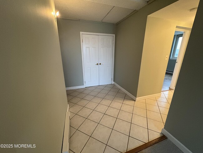 Building Photo - 1000 River Rd