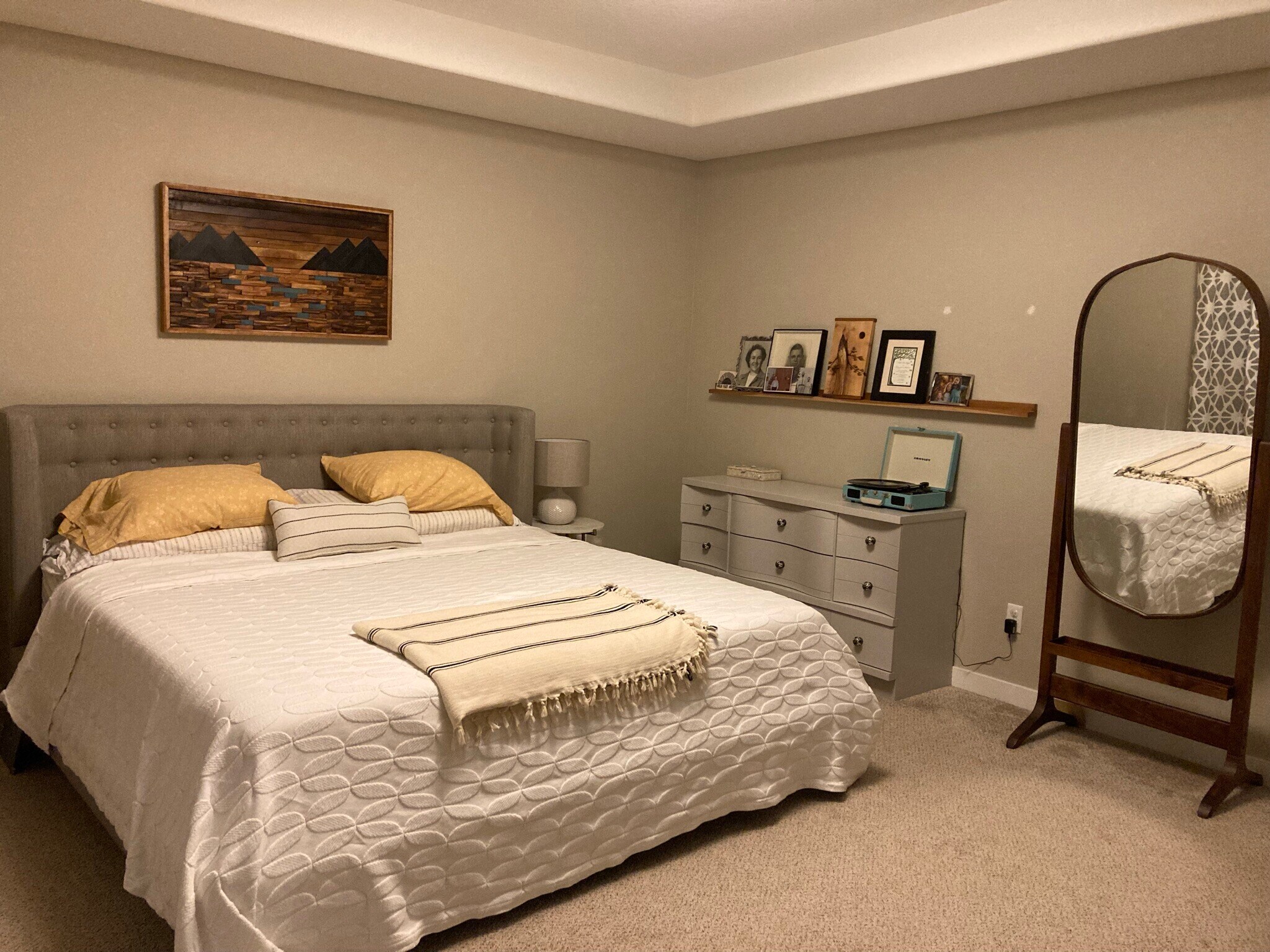 Primary bedroom - 608 E Taylor Dr