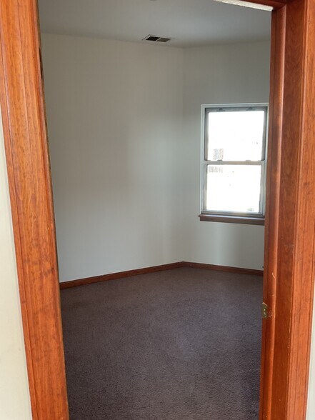 Building Photo - 939 S Western Ave