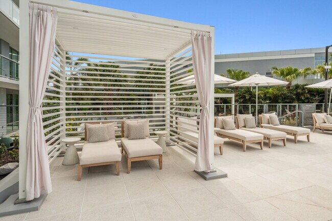 Building Photo - 400 Central Ave