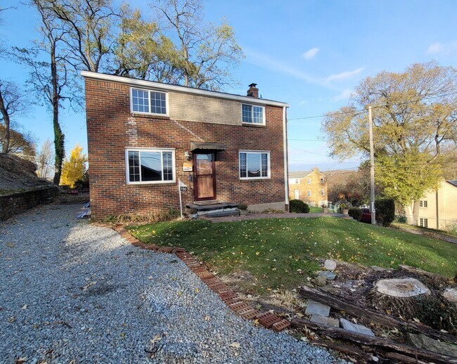 Huge 3 Bedroom House in Beechview! 730 Alturia St Pittsburgh PA 15216