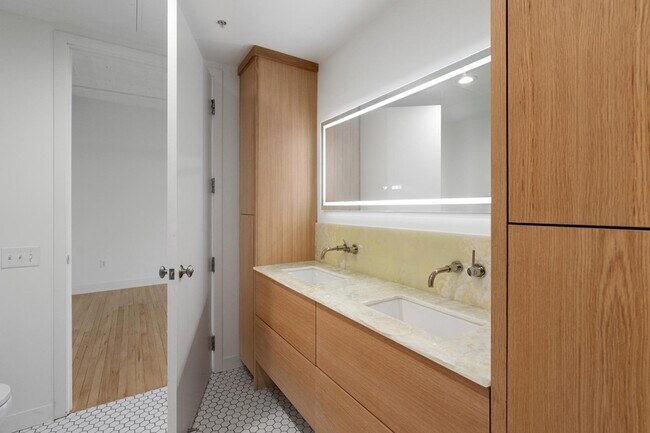 Building Photo - 290 Market St