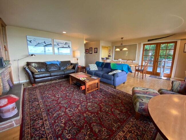 Building Photo - Spacious 5-Bedroom Home with Stunning View...
