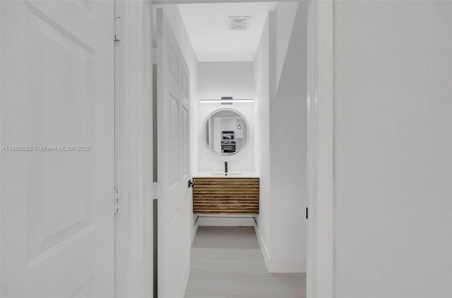 Building Photo - 964 NE 41st Pl