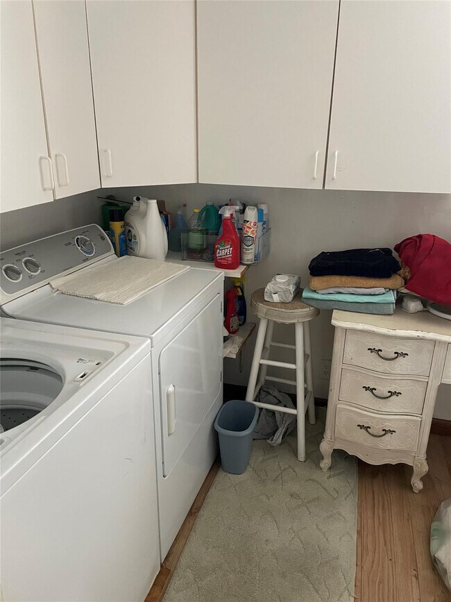 Building Photo - 5724 Lagoon Dr