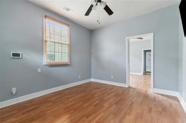 Building Photo - 8927 Hickory St