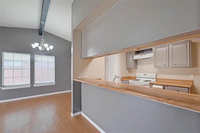 Building Photo - 2411 Country Pl Dr