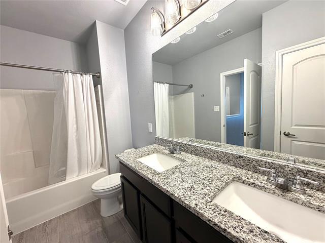 Building Photo - 2228 Dana Dr