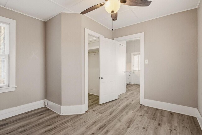 Building Photo - Beautiful, Remodeled Onalaska HOME for Rent!