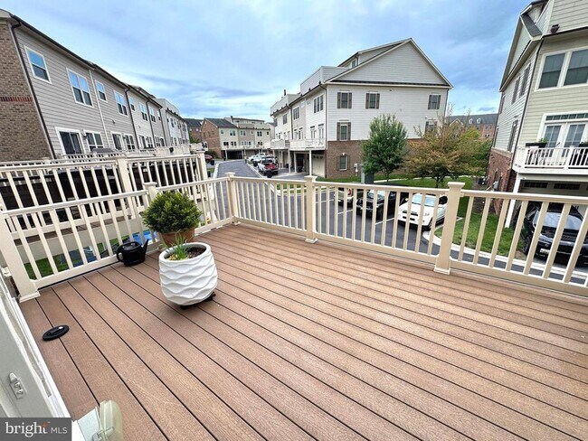 Building Photo - 9160 Landon House Ln