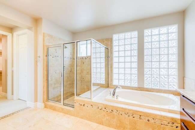 Building Photo - Live The Red Rock Country Club Lifestyle!!