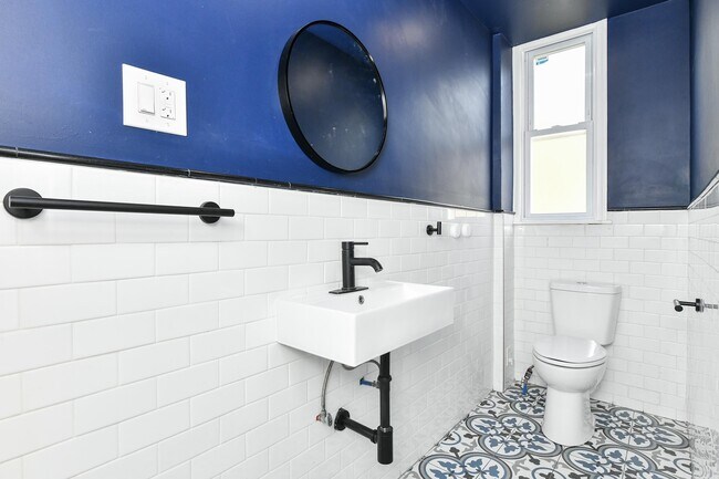 Building Photo - 540 61st St