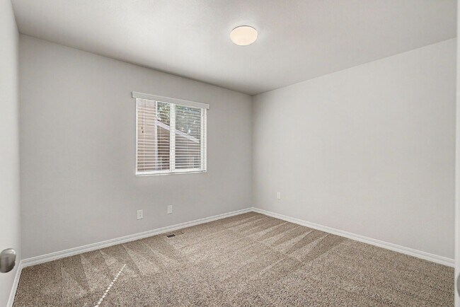 Building Photo - 1005 Scarlet Oak Dr