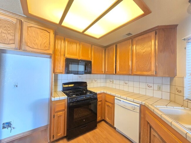 Building Photo - Beautiful 3-Bedroom Home with RV Parking & Spacious Backyard – Move-In Ready!