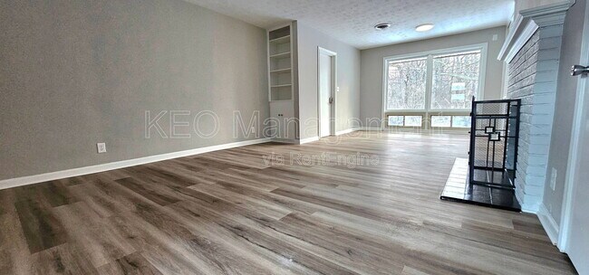 Building Photo - 3080 Southdale Dr