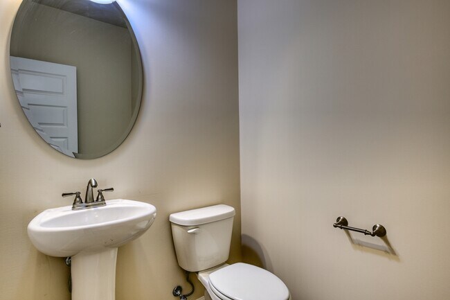 Building Photo - 13918 Brooks Dr