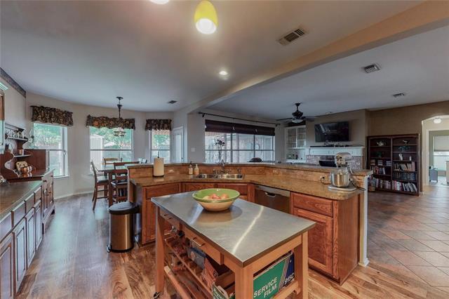 Building Photo - 1610 Lake Bluff Dr
