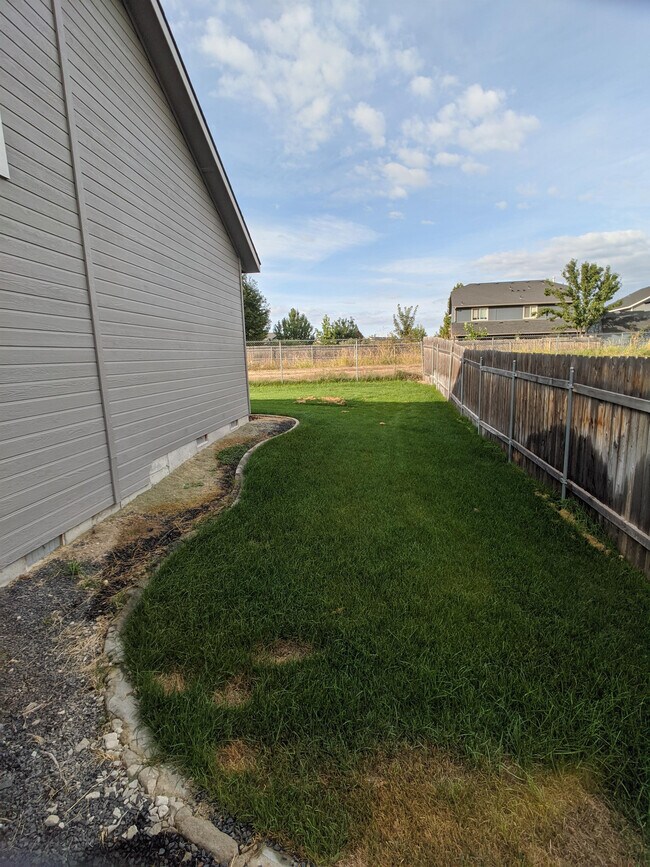 Building Photo - 611 N Kayden Way
