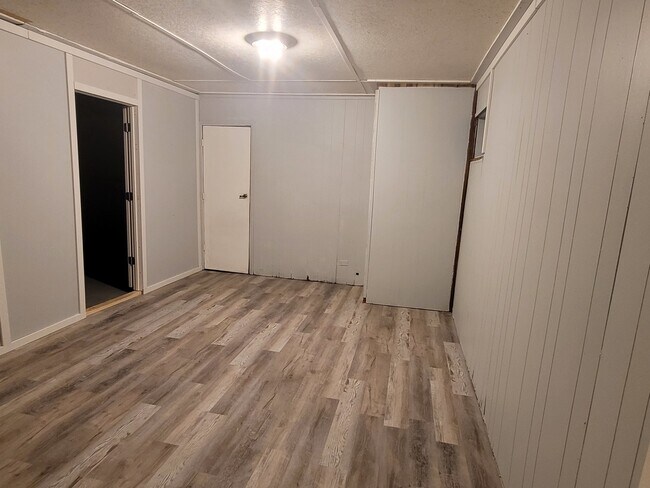 Building Photo - 5704 Tiburon Ct